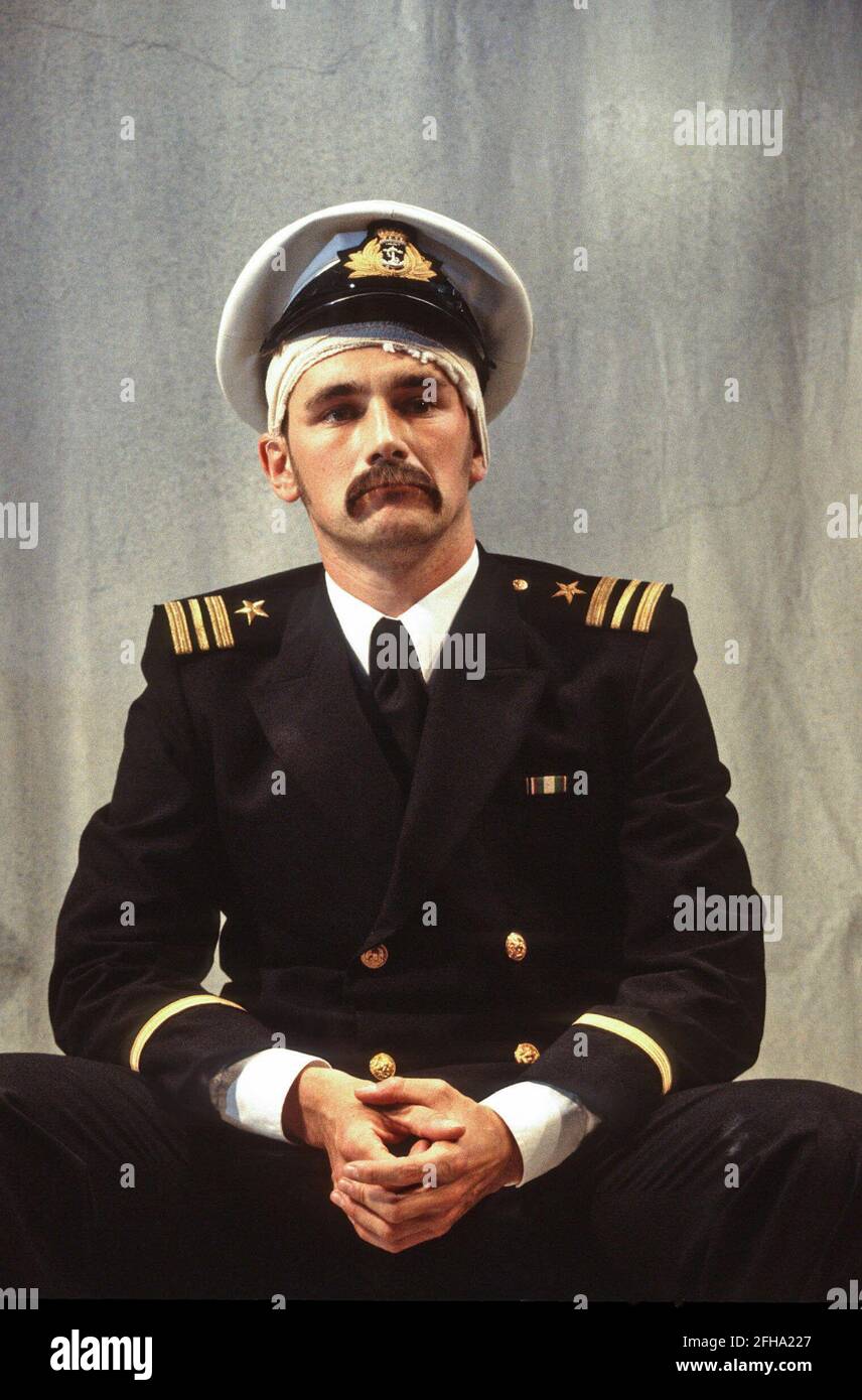 Mark Rylance (Benedick) in MUCH ADO ABOUT NOTHING by Shakespeare at the Queen's Theatre, London W1 06/07/1993  design: Neil Warmington  lighting: Rick Fisher  director: Matthew Warchus Stock Photo