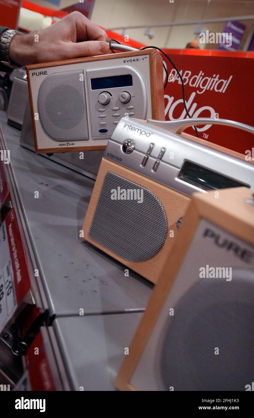 DIGITAL RADIOS ON SALE AT CURRYS . 27/2/05 PILSTON Stock Photo Alamy