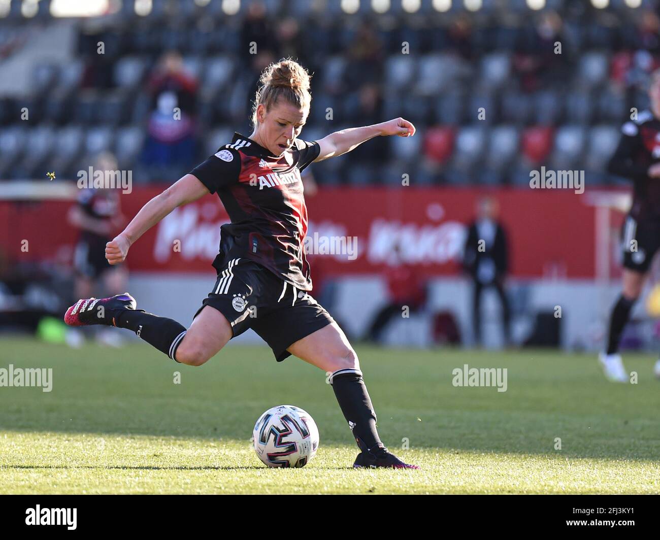 Munich, Germany. 25th Apr, 2021. Linda Dallmann (10 FC Bayern Muenchen) in  action during the UEFA Womens Champions League game between FC Bayern  Munich and Chelsea FC in Munich, FC Bayern Campus,