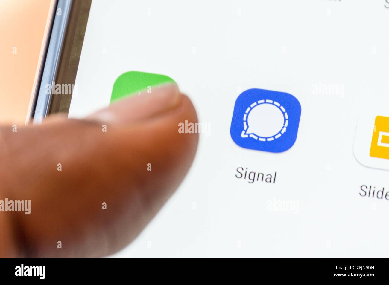 Signal end to end encryption message icon on smartphone Stock Photo