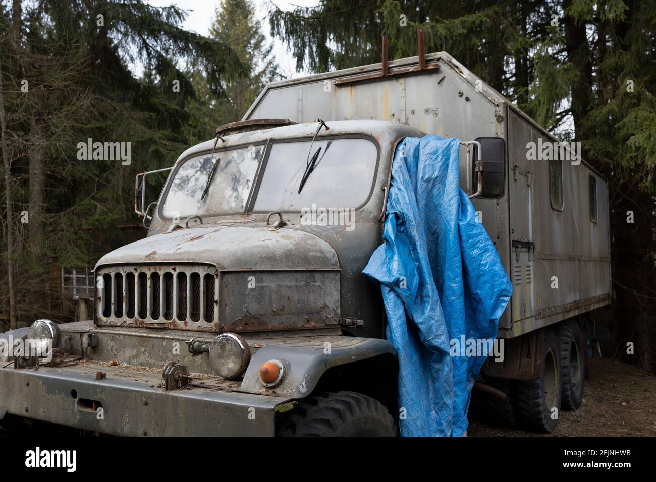 Vintage army truck hi-res stock photography and images - Alamy