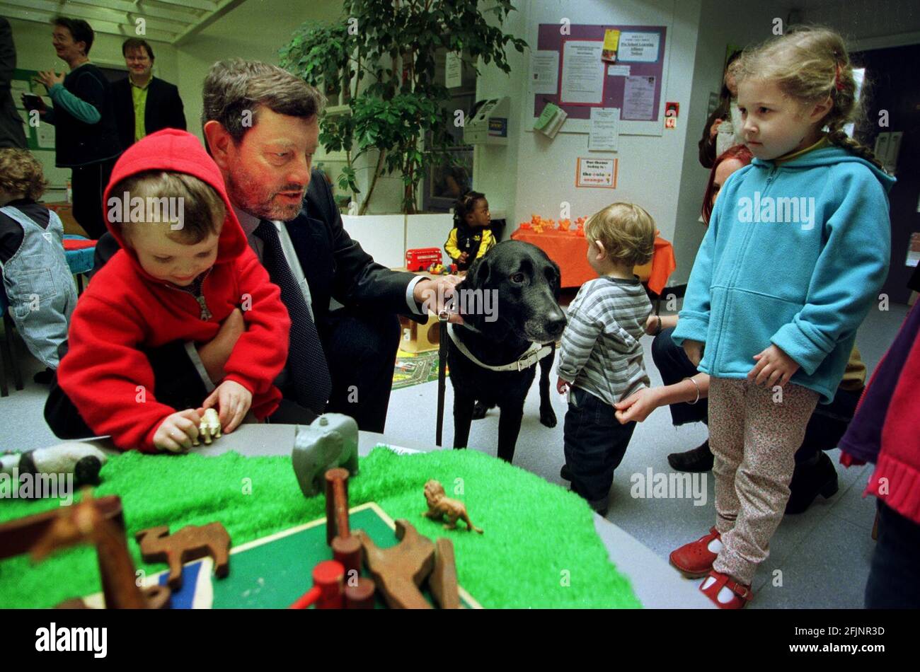 DAVID BLUNKETT MP EDUCATION MINISTER, APR 2001AT THE RANDOLPH BERESFORD EARLY LEARNING CENTRE IN WHITE CITY FOR THE ANNOUNCMENT OF THE CHILD TRUST FUND FOR NEW BORN BABIES. Stock Photo