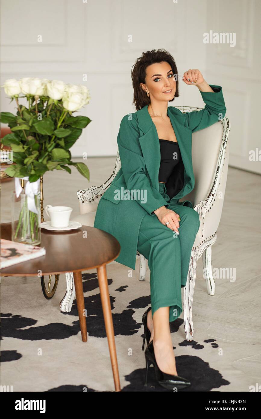 Businesswoman wearing suit sitting hi-res stock photography and images ...