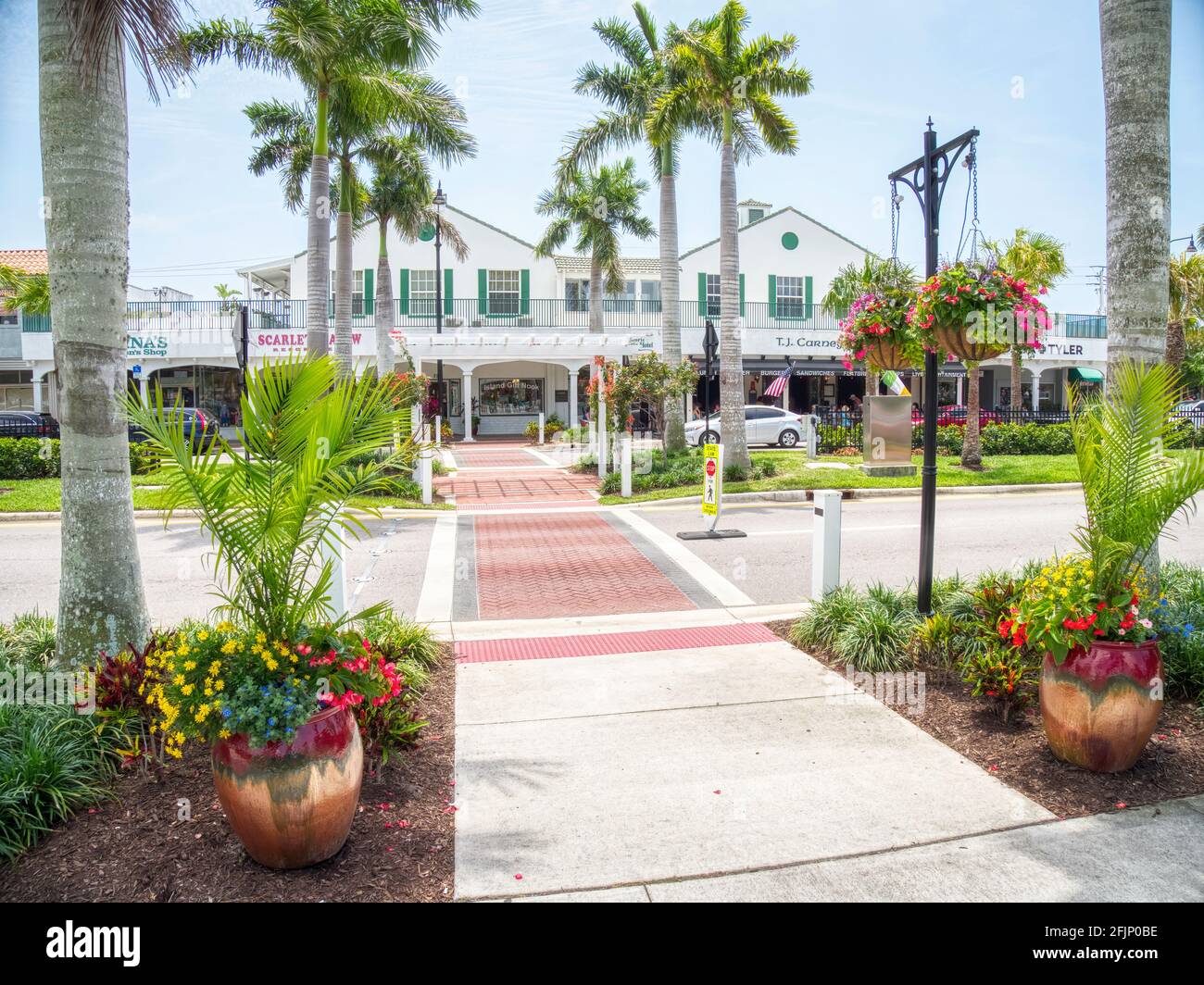 Venice Avenue in the downtown shopping restaurant area in the southwest