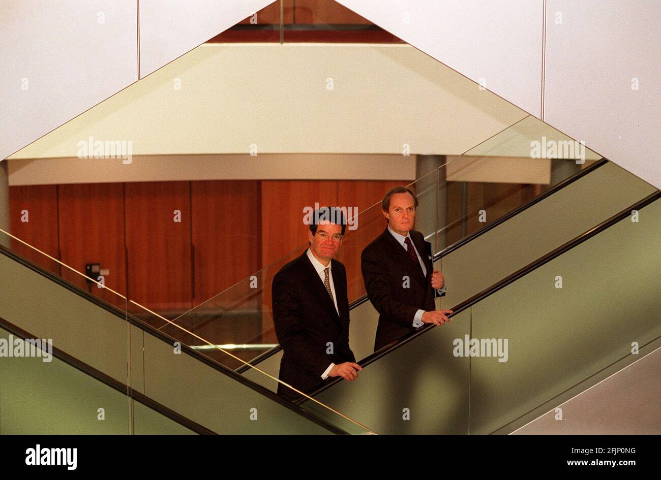MARK WOOD AND LORD DOURO March 1999MARK WOOD CHIEF EXECUTIVE AND LORD DOURO CHAIRMAN OF SUN LIFE   HALF YEARLY REPORT Stock Photo