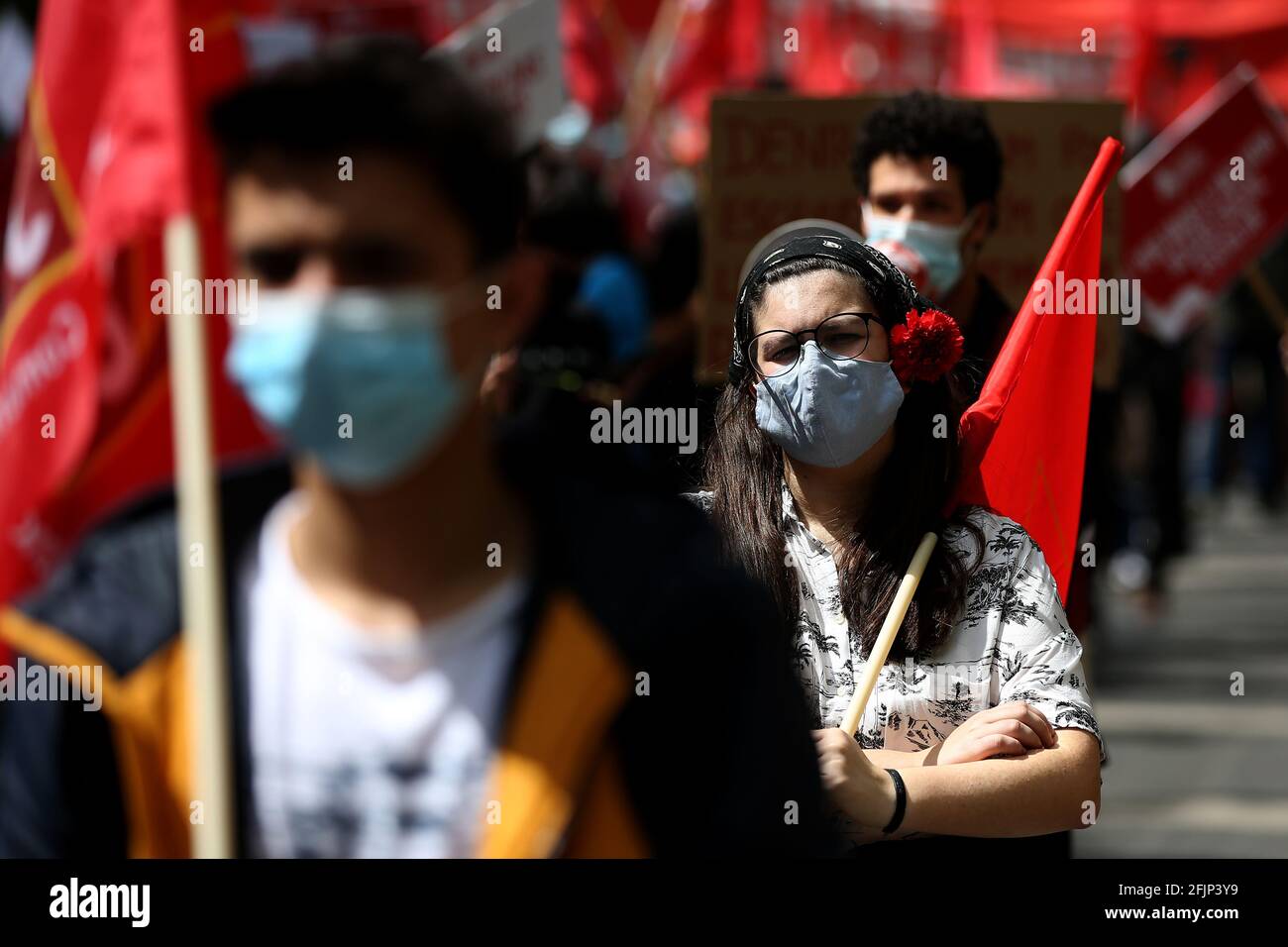 Lisbon, Portugal. 25th Apr, 2021. People wearing face masks take part in a parade to mark the