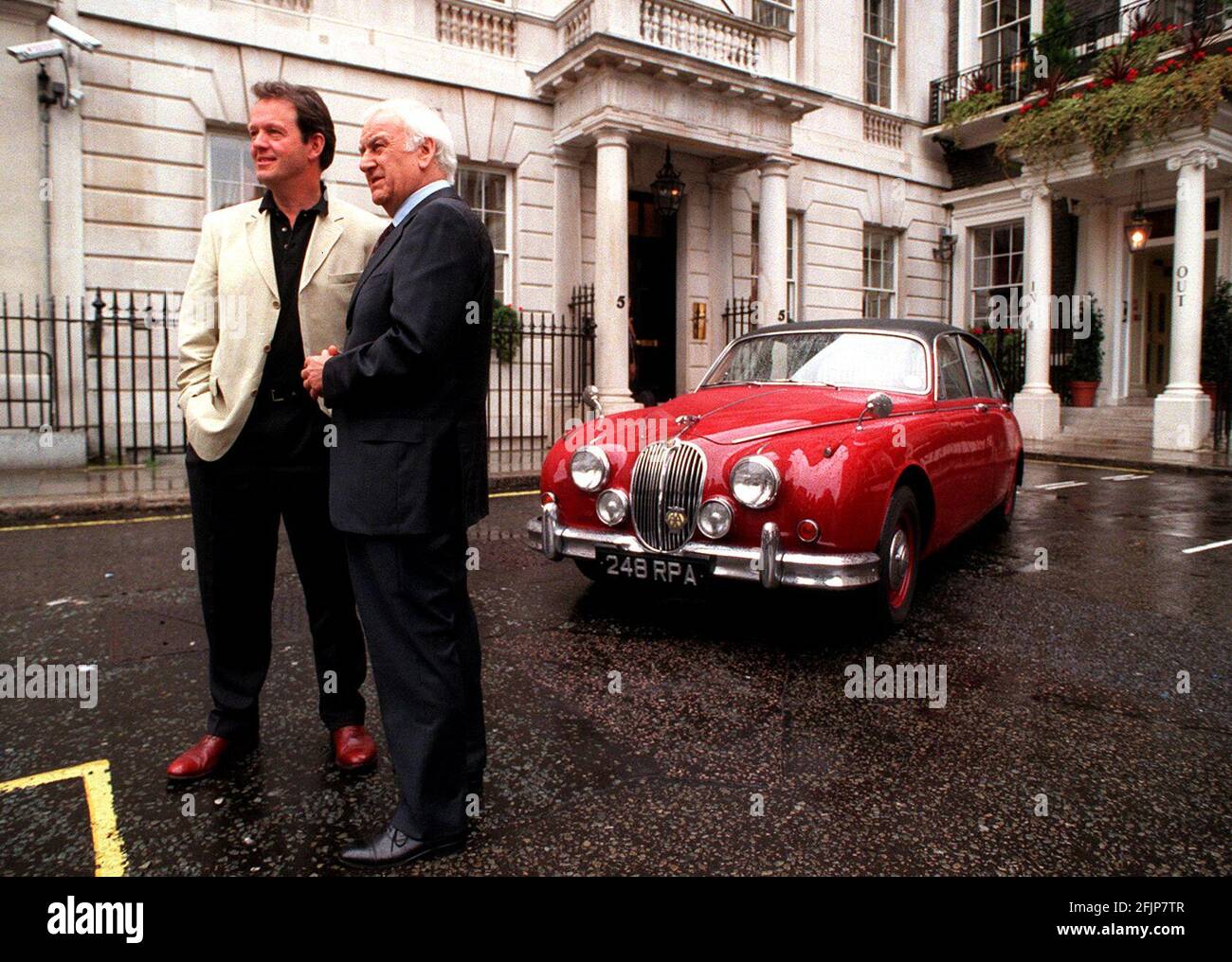 JOHN THAW AND KEVIN WHATELY OCTOBER 2000WERE IN LONDON TO PUBLICISE THE DRAMATIISATION OF COLIN DEXTER'S FINAL NOVEL THE REMORSEFUL DAY, AND WILL BE THE 33RD INSPECTOR MORSE FILM. IT WILL APPEAR ON TELEVISION LATER THIS AUTUMN. ALSO ON HAND WAS INSPCTOR MORSE'S JAGUAR Stock Photo