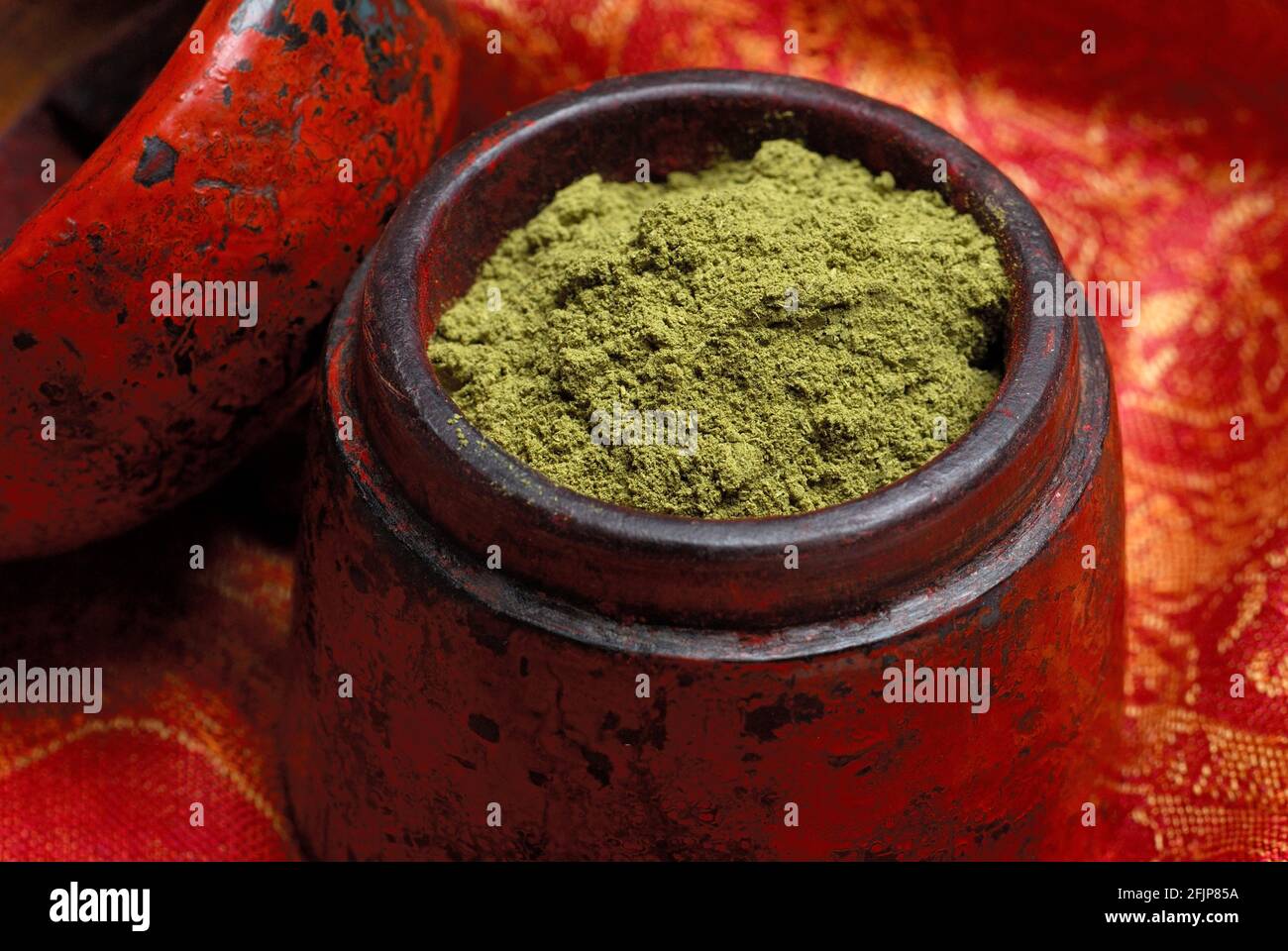 Henna powder, in a bowl, Lawsonia inermis (Lawsonia inermis), Dye