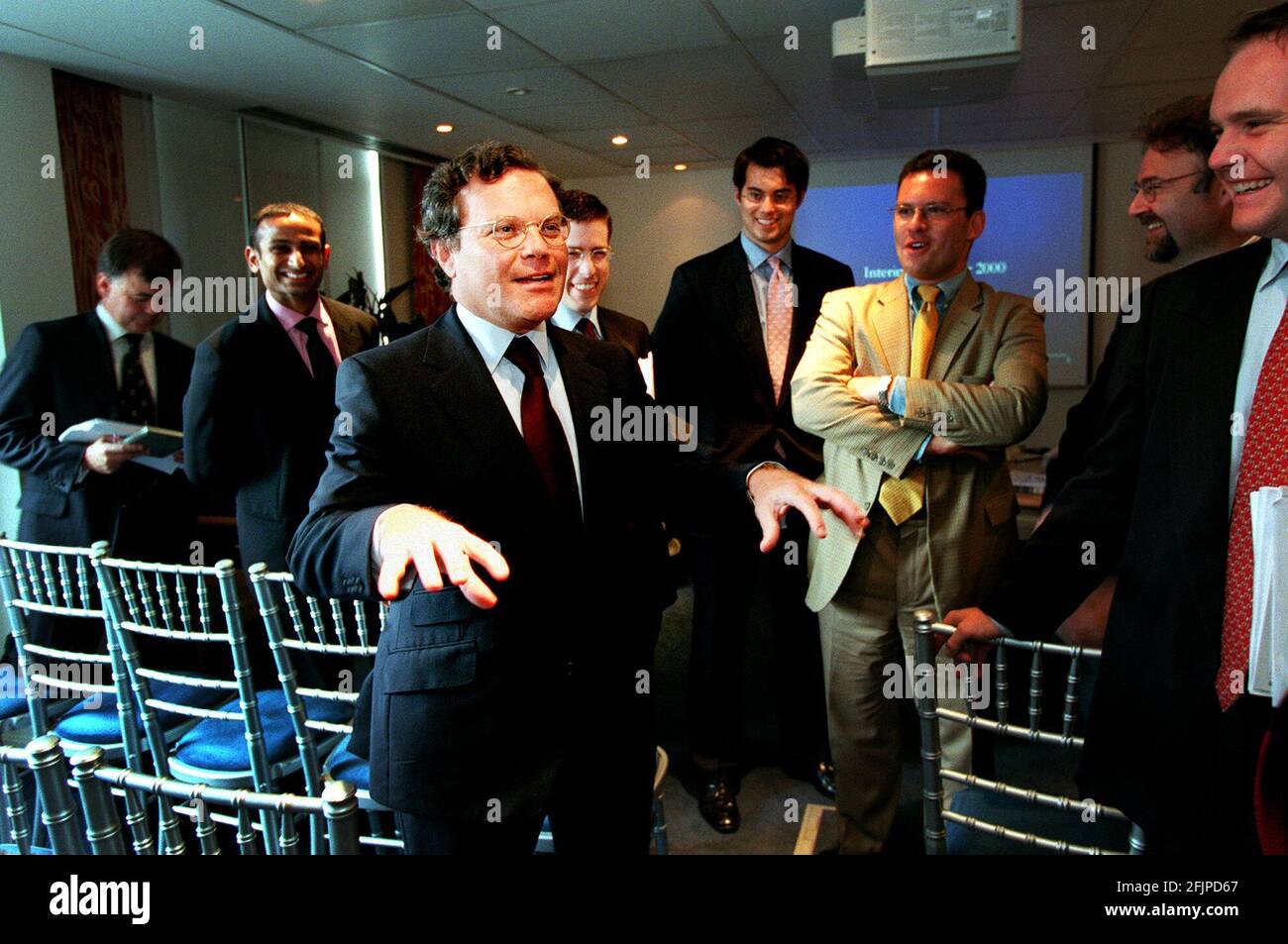 SIR MARTIN SORRELL, WPP GROUP PLC , TALKING TO ANALISTS AT THE ANNOUNCEMENT OF THEIR ANNUAL RESULTS. PHOTO MARK CHILVERS. 14/8/00 Stock Photo