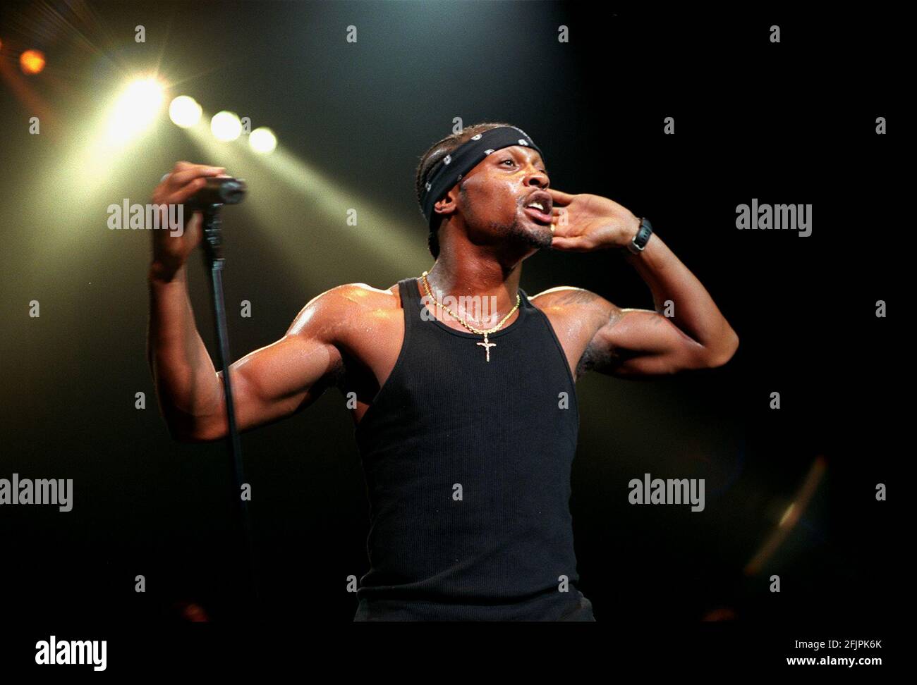 D'ANGELO SINGER, PERFORMING ON STAGE AT THE BRIXTON ACADEMY Stock Photo