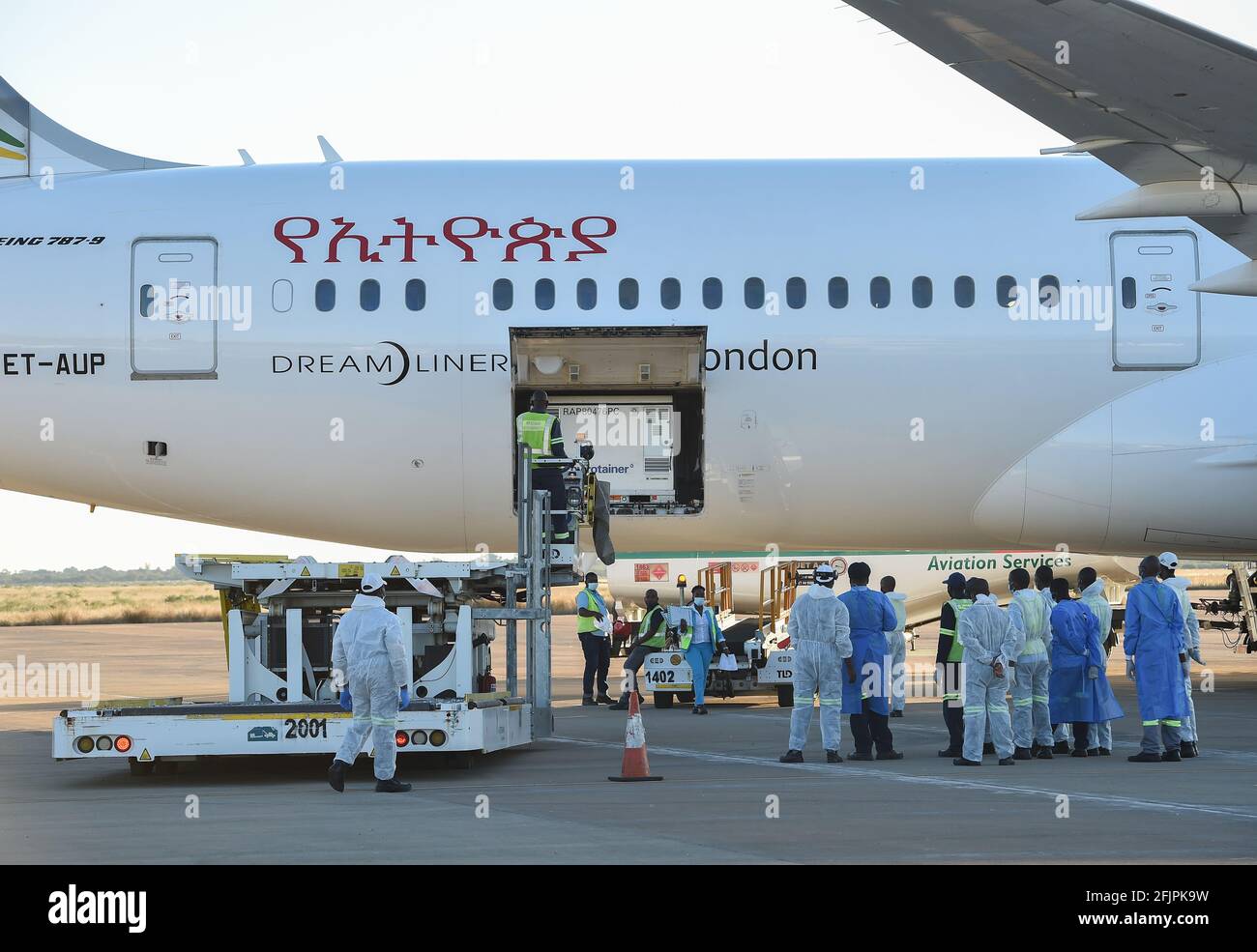 Gaborone, Botswana. 25th Apr, 2021. Staff members unload Chinadonated
