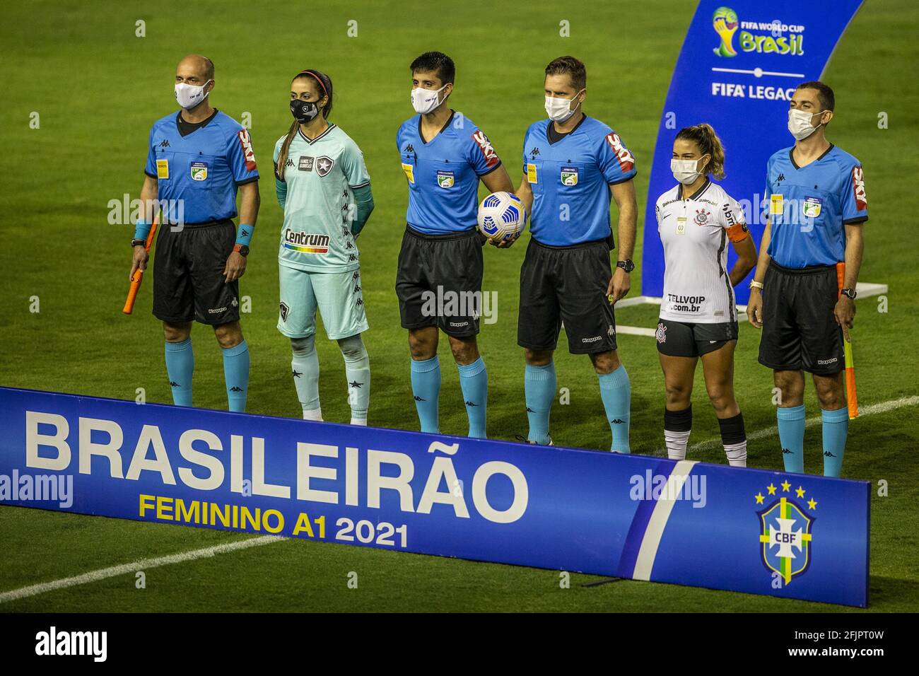 Referee, Referee Assistants and Team Captains pose for official photo before the Brazilian National Womens league (Campeonato Brasileiro Femenino A1) football match between Corinthians and Botafogo at Parque Sao Jorge in Sao Paulo, Brazil. Credit: SPP Sport Press Photo. /Alamy Live News Stock Photo