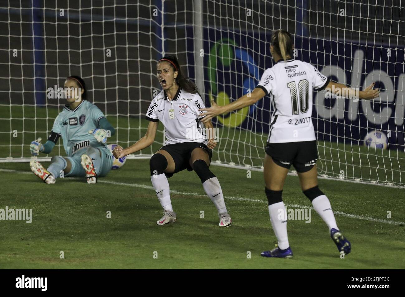 Ketlen (#17 Santos) and Katiuscia (#2 Corinthians) during the Campeonato  Paulista Feminino football match between Corinthians x Santos at Parque Sao  Jorge in Sao Paulo, Brazil. Richard Callis/SPP Credit: SPP Sport Press