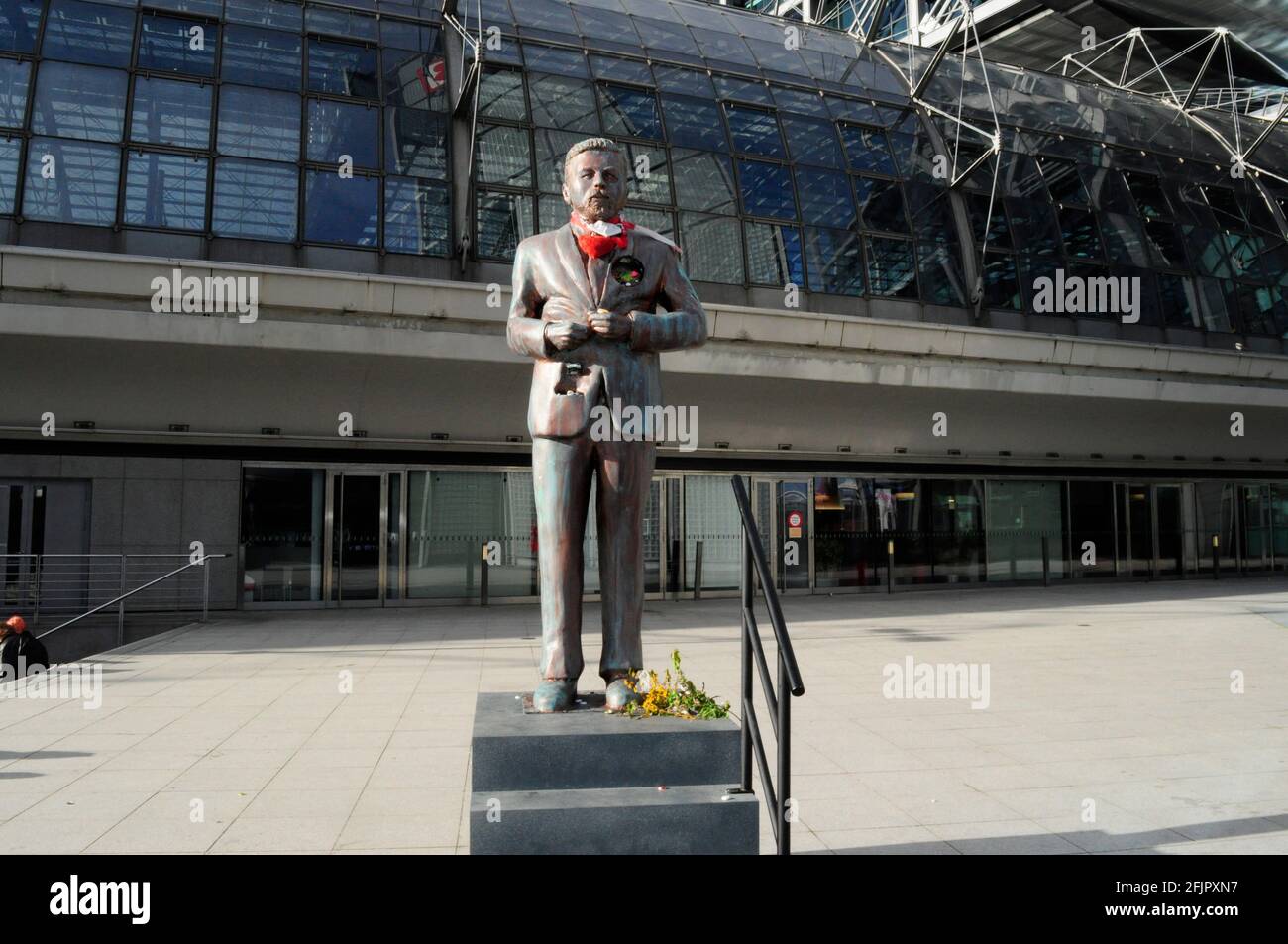 Moderator skulptur hires stock photography and images Alamy