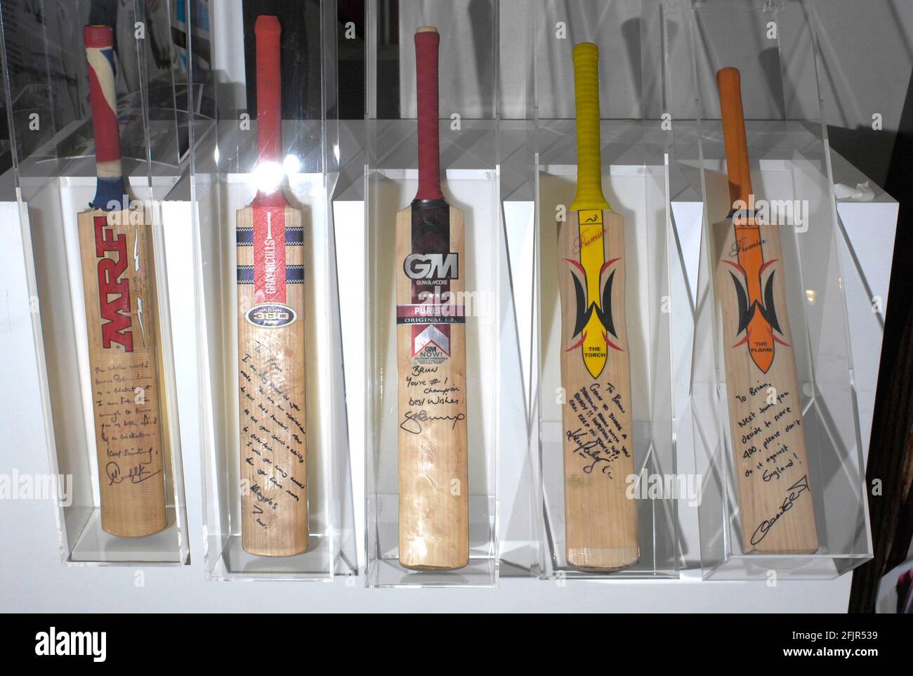 BRIAN LARA IN THE LORDS MUSEUM WHERE THERE IS A EXHIBITION OF HIS CRICKETING LIFE 14/5/07 PICTURE DAVID ASHDOWNPICTURED : A SELECTION OF HIS BATS WITH MESSAGES FROM FELLOW CRICKETERS Stock Photo