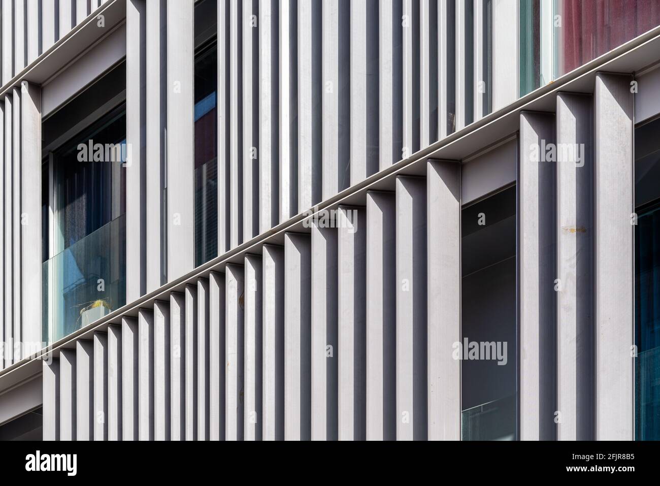 Steel facade hi-res stock photography and images - Alamy