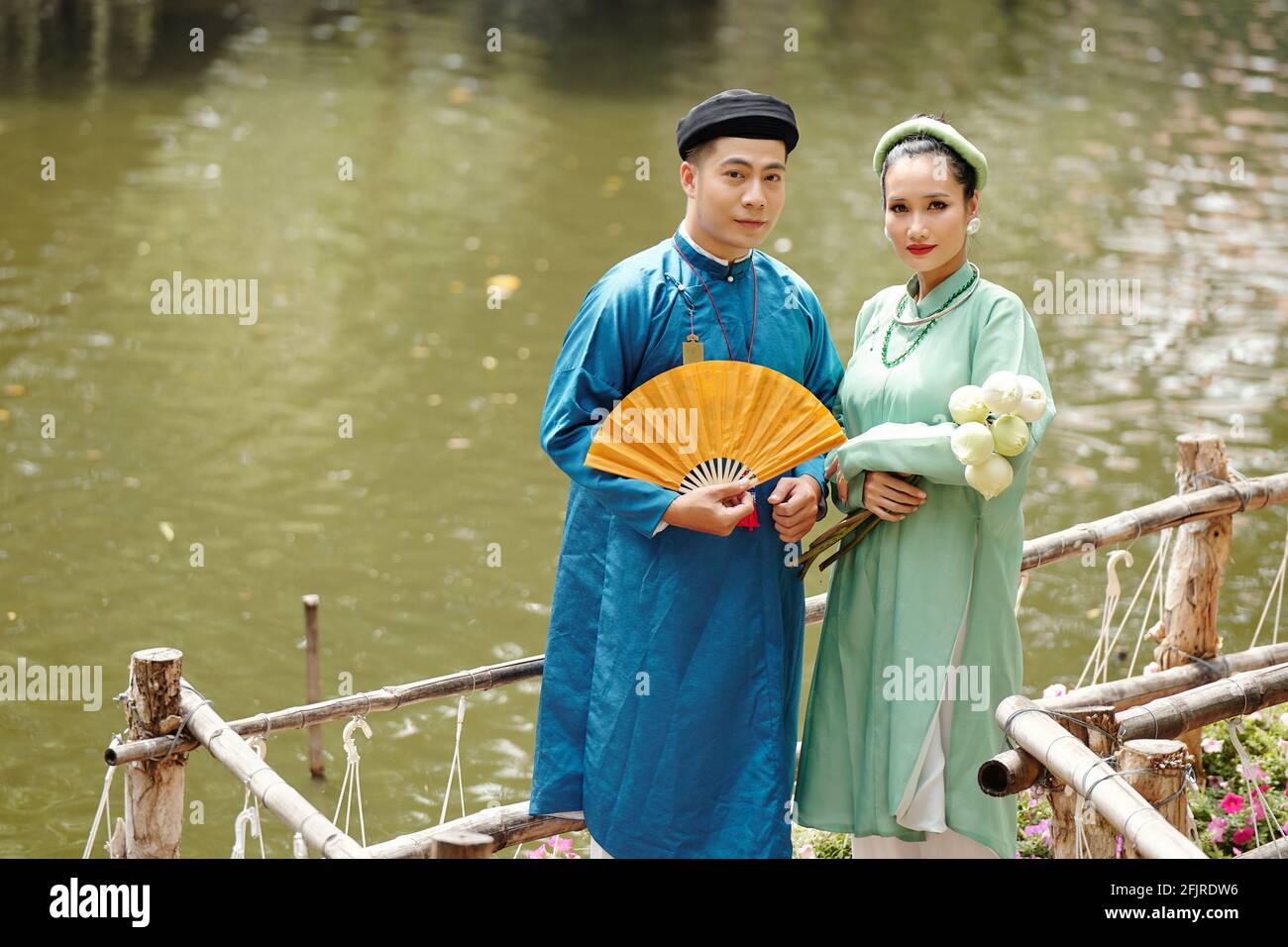 Male ao dai hi-res stock photography and images - Alamy
