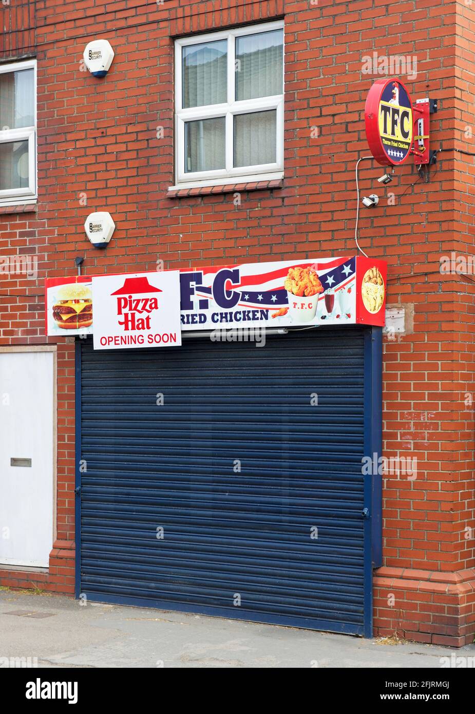 Once it was Thorne Fried Chicken, soon it will be Pizza Hat... Thorne, South Yorkshire, England UK Stock Photo