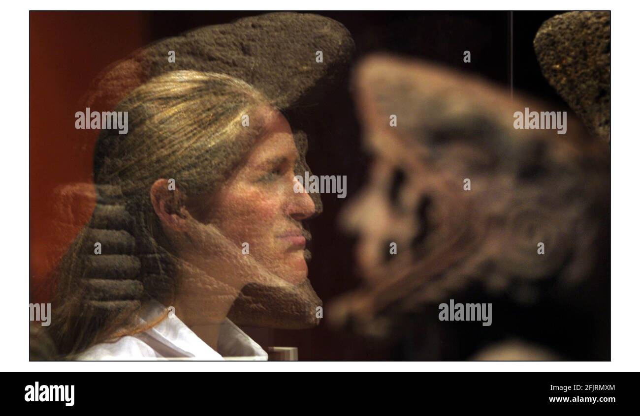 The Royal Academy's exhibition devoted to the cultural riches of Mexico's AZTEC past opens on 16 Nov. Reflections on Head of a Eagle Warrior c 1500  Aztec stone.pic David Sandison 12/11/2002 Stock Photo