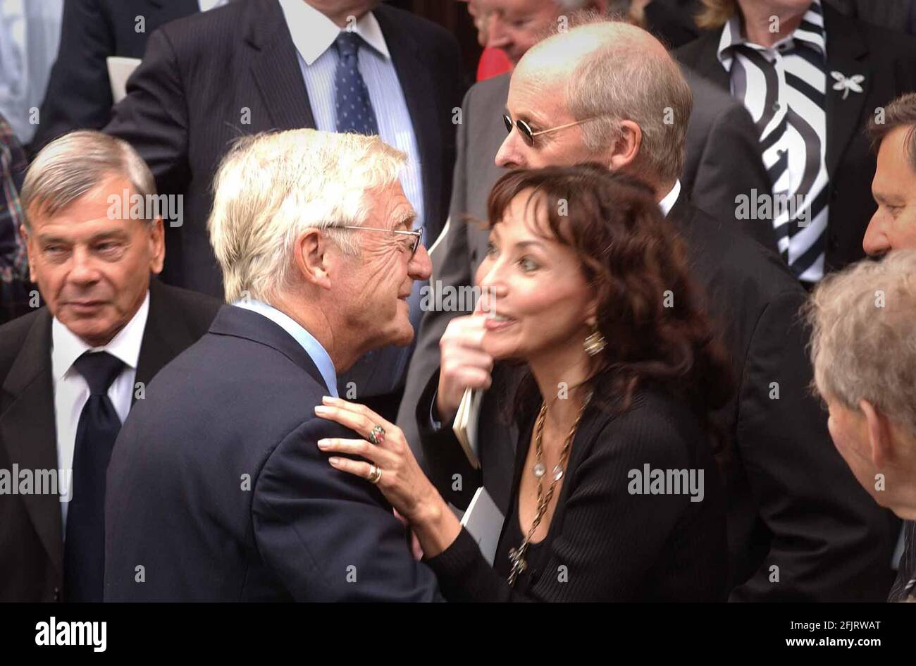 DICKY BIRD,MICHAEL PARKINSON AND MARIE HELVIN AT THE MEMORIAL TO PAUL GETTY AT WESTMINSTER CATHEDRAL.9/9/03 PILSTON Stock Photo