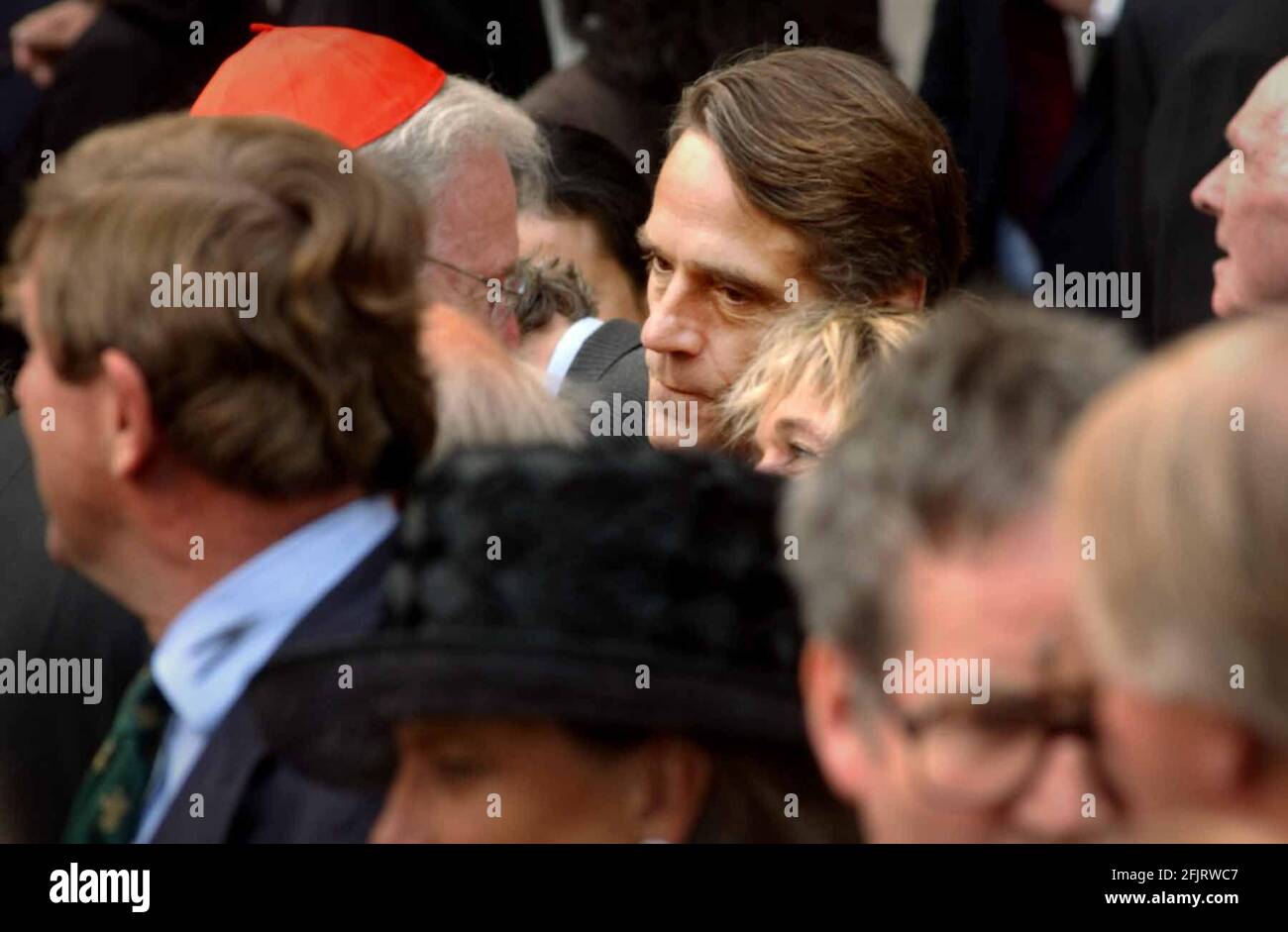 JEREMY IRONS AT THE MEMORIAL TO PAUL GETTY AT WESTMINSTER CATHEDRAL.9/9/03 PILSTON Stock Photo