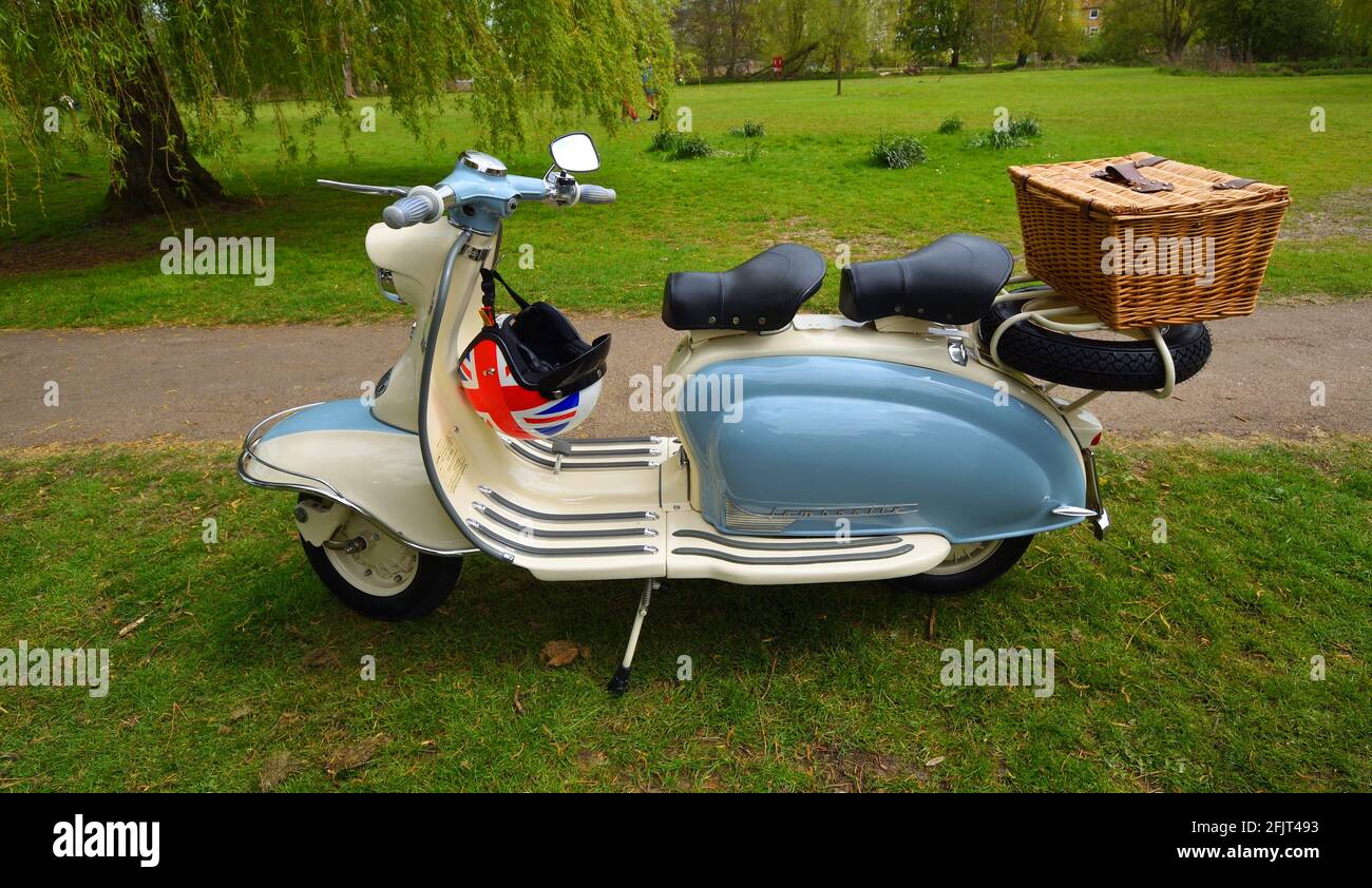 Blue and white lambretta scooter hi-res stock photography and images - Alamy