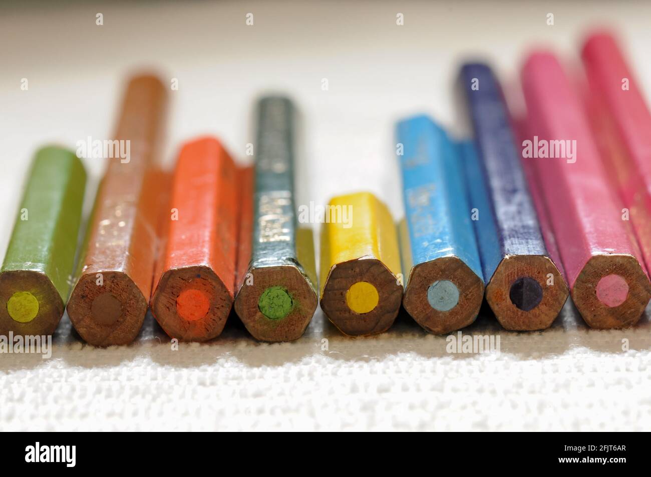 https://c8.alamy.com/comp/2FJT6AR/colorful-and-funny-arrangement-of-a-set-of-pencils-and-ink-pots-2FJT6AR.jpg