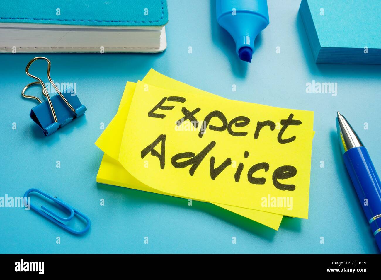 Expert Advice phrase on the memo stick. Stock Photo