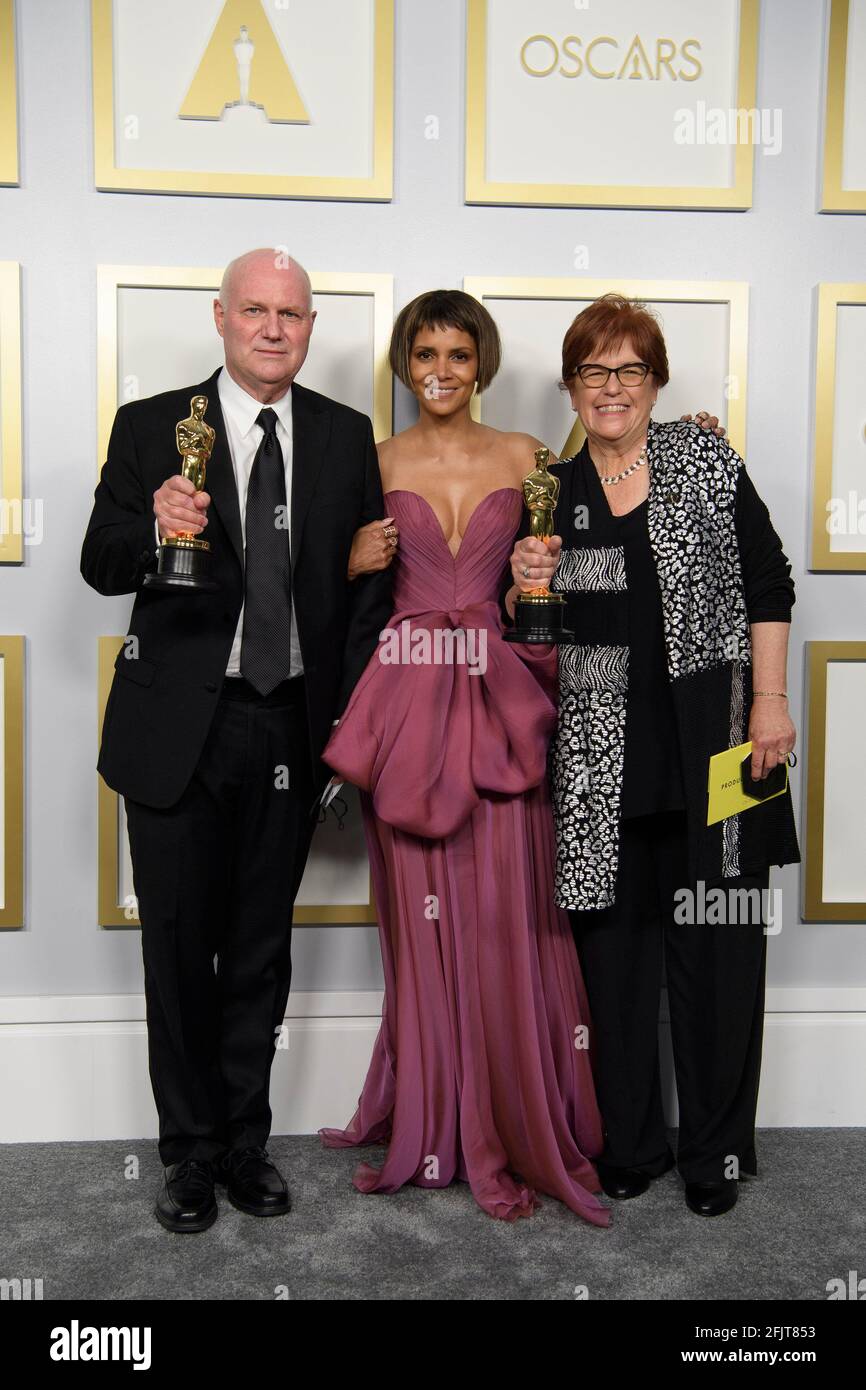 Los Angeles, USA. 25th Apr, 2021. Halley Berry (Center) poses Donald Graham (L) and Jan Pascale (R) backstage with the Oscar® for Production Design during the live ABC Telecast of The 93rd Oscars® at Union Station in Los Angeles, CA on Sunday, April 25, 2021. (Photo courtesy Matt Petit/A.M.P.A.S. via Credit: Sipa USA/Alamy Live News Stock Photo