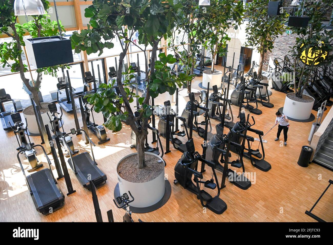 Berlin, Germany. 26th Apr, 2021. The fitness chain Gold's Gym opens its