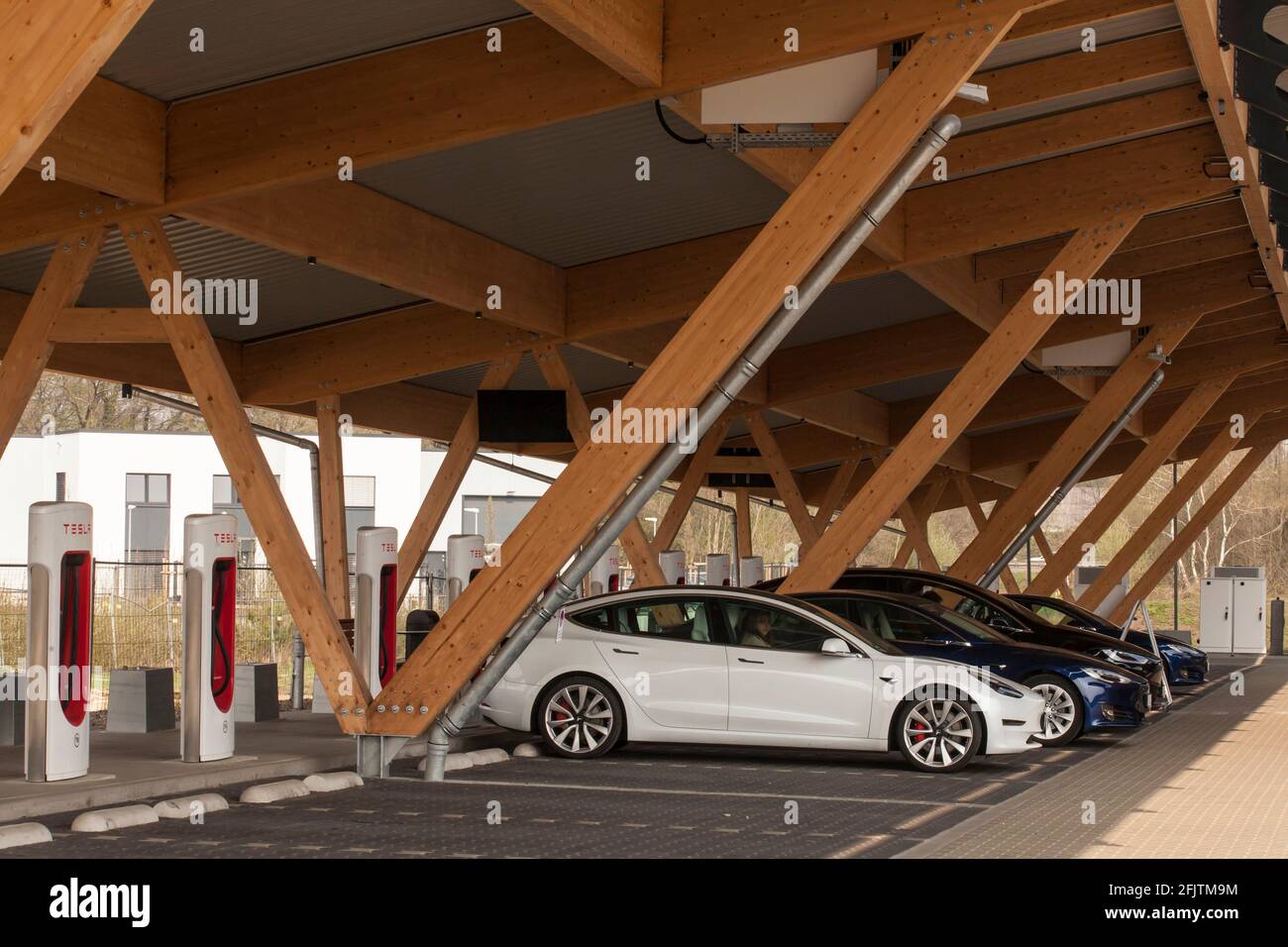 Supercharger charging station for Tesla electric vehicles, Tesla Model S,  Hilden, North Rhine-Westphalia, Germany. Supercharger Ladestation fuer Tesl  Stock Photo - Alamy