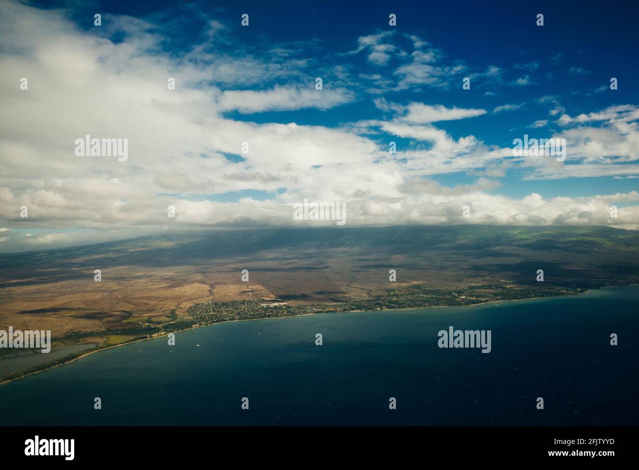 Aerial maui airport hi-res stock photography and images - Alamy