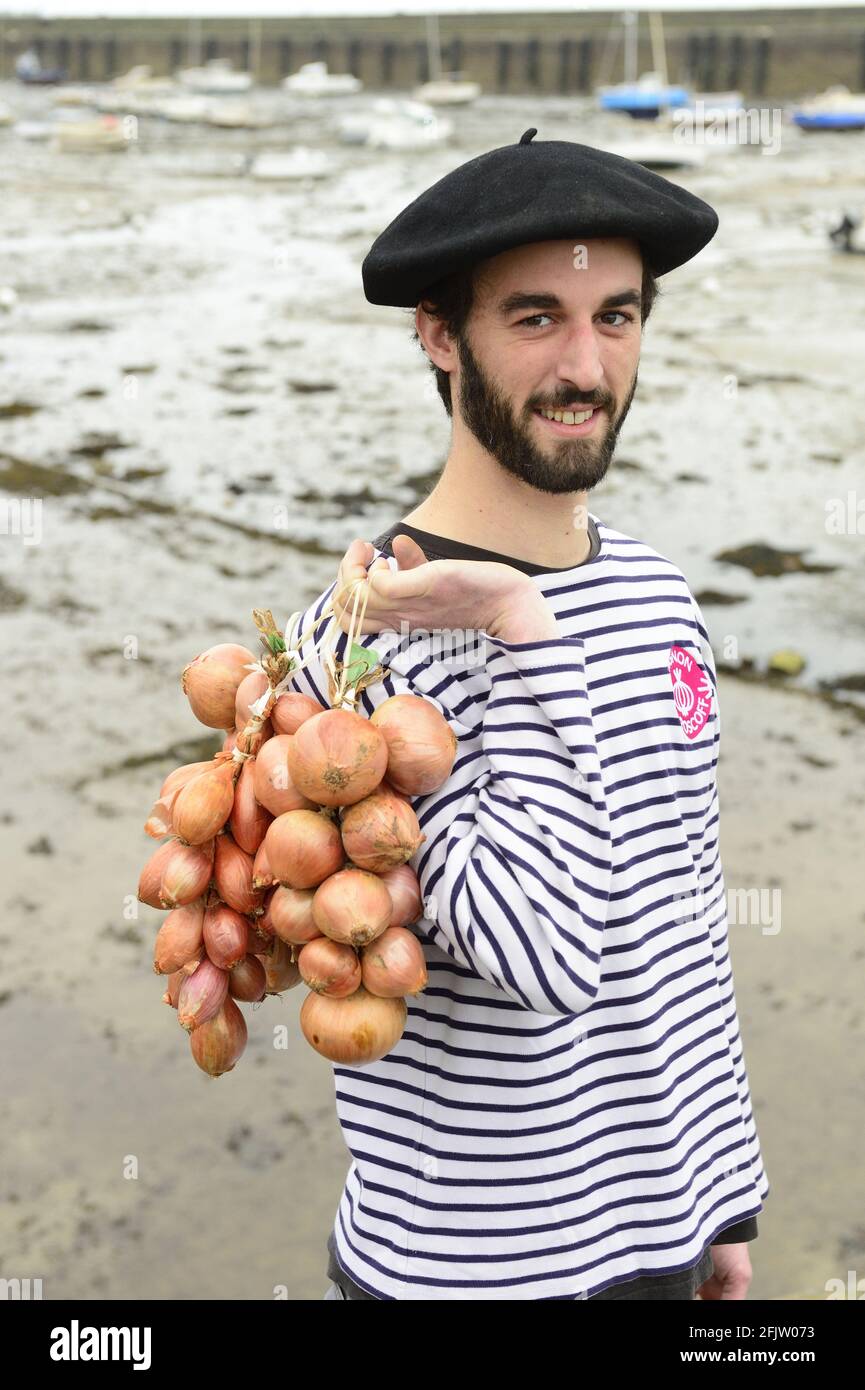 French man beret onion hi-res stock photography and images - Alamy