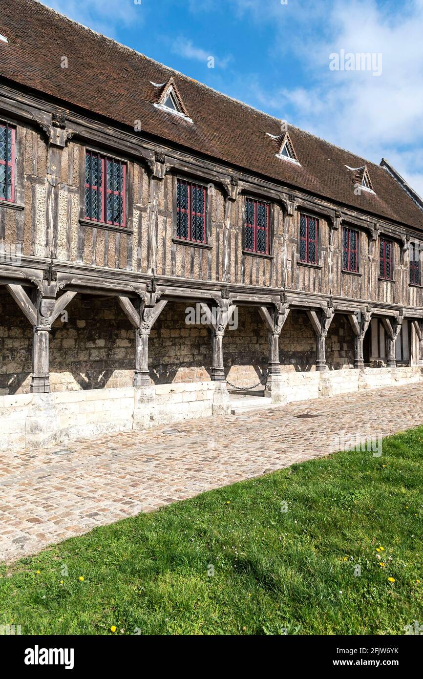 france-oise-noyon-chapter-library-12th-and-15th-century-oldest