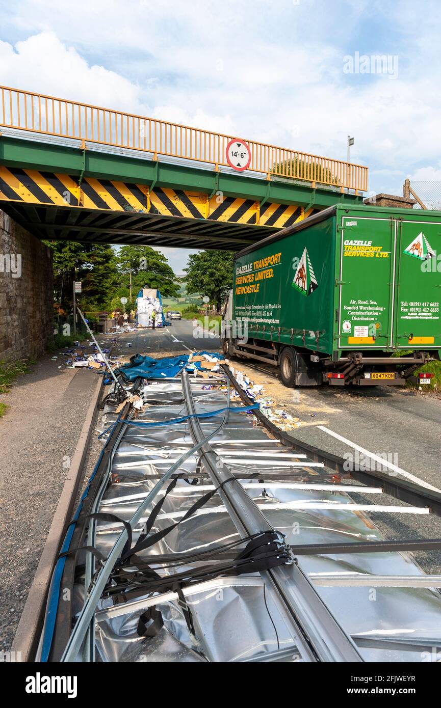 Lorry crash uk hires stock photography and images Alamy