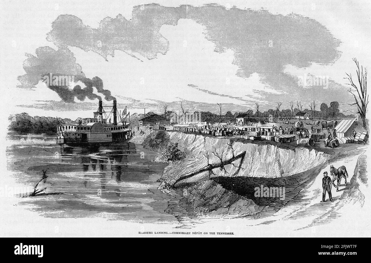 Engraving of the paddle steamer Hamburg landing at the Commissary depot on the Tennessee during the American civil war: Stock Photo