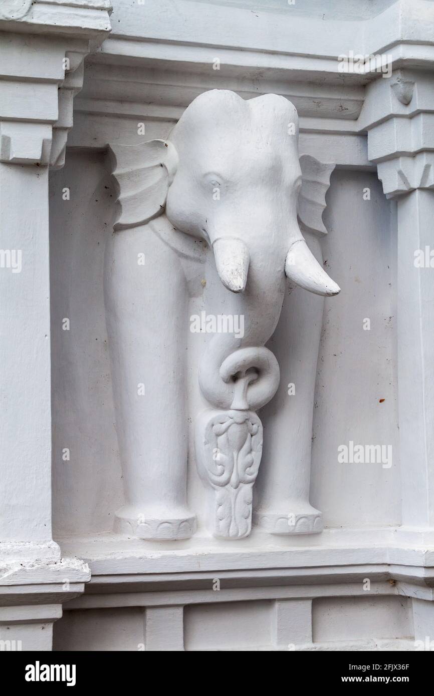 Sri lanka temple elephant carving hi-res stock photography and images ...