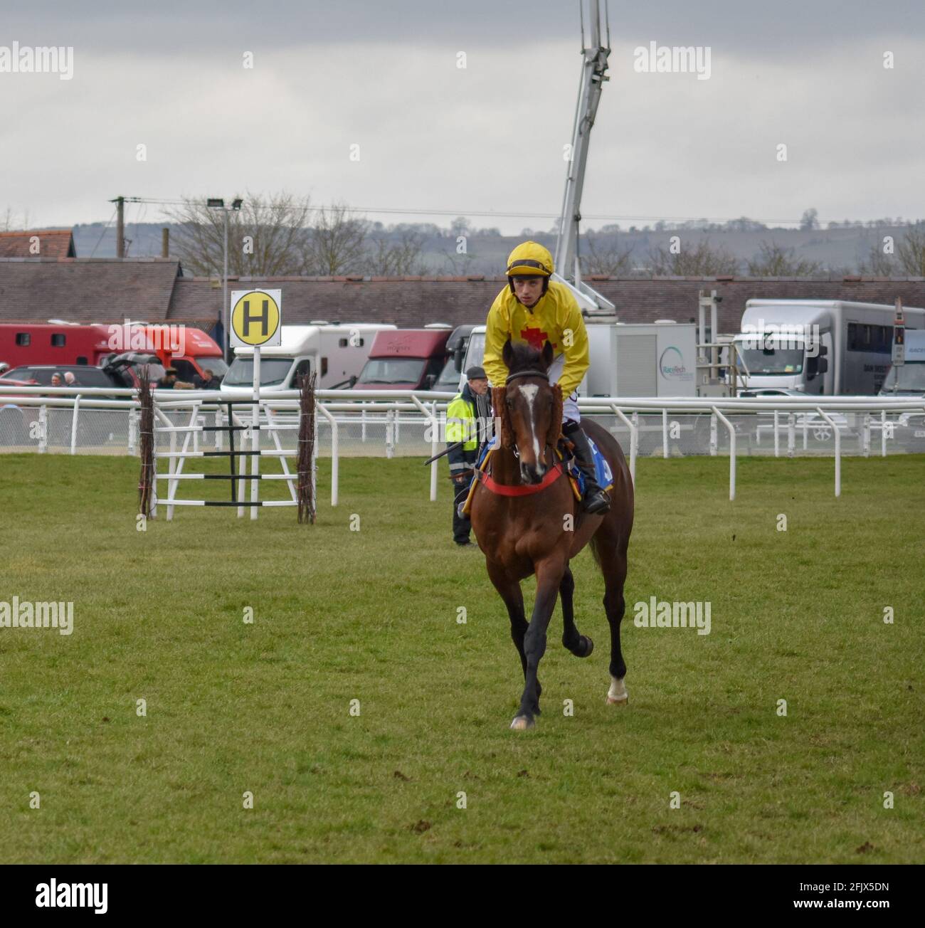 Ludlow Horse Racing meeting, National Hunt racing Stock Photo Alamy