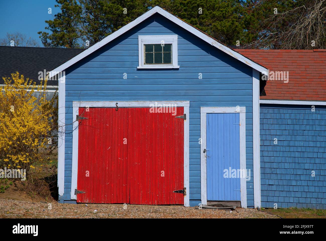 A colorful old garage in Dennis Port, Massachusetts on Cape Cod, USA Stock Photo