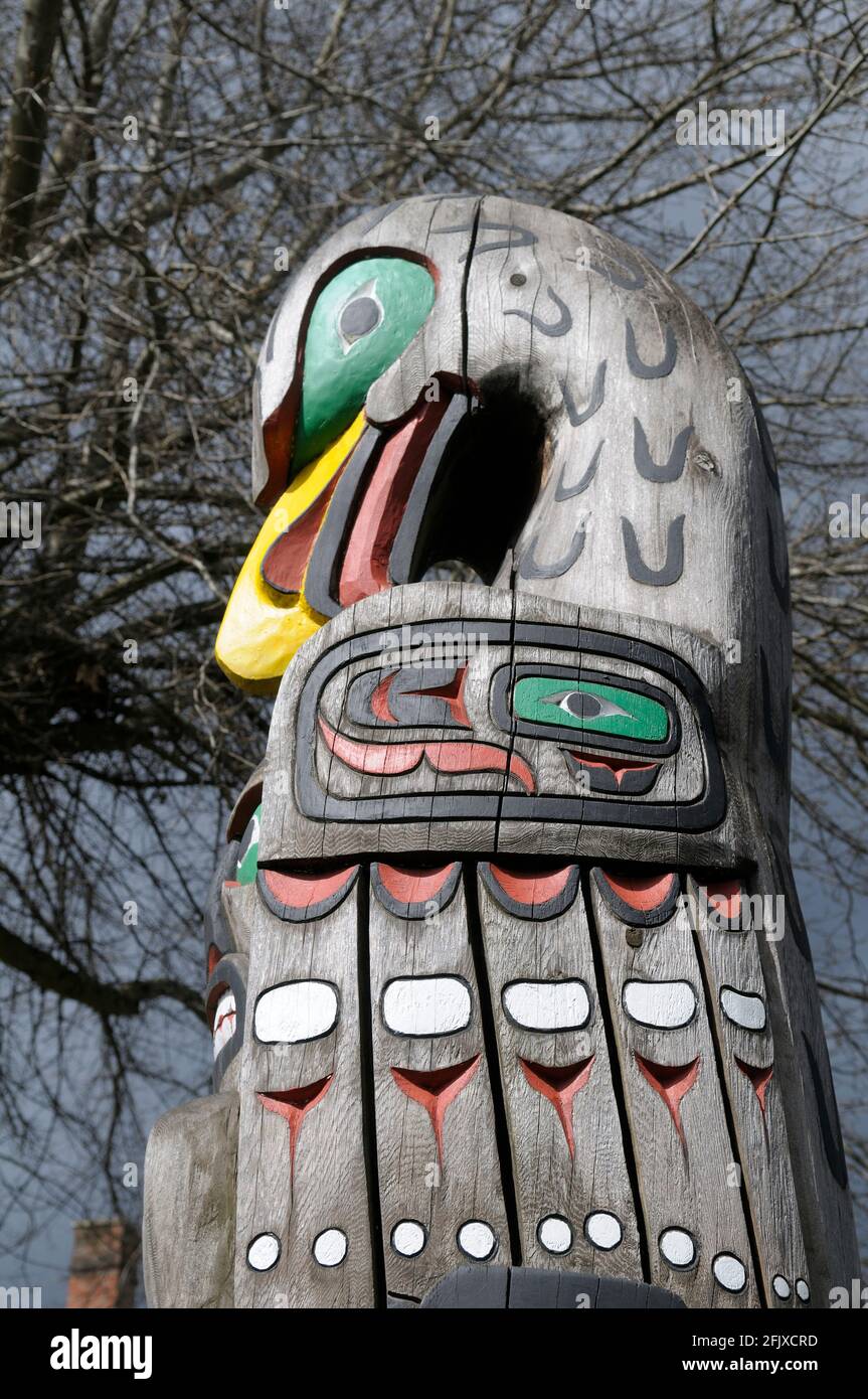 Eagle totem hi-res stock photography and images - Alamy Eagle totem hi-res stock photography and images - Alamy