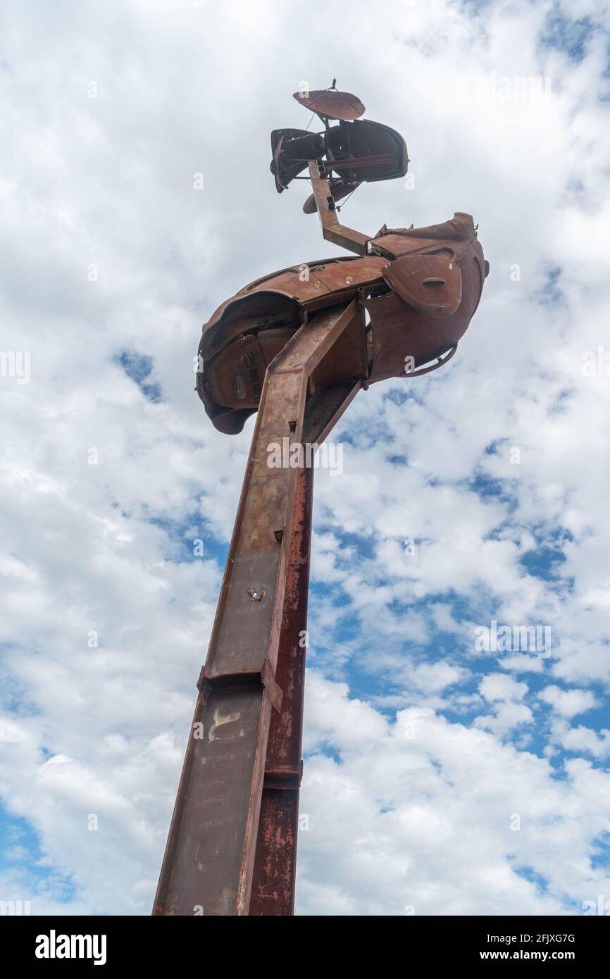 Stanley the Emu is an 18-meter-tall statue made from scrap metal, Volkswagen bodies and satellite dishes which greets travelers to Lightning Ridge Stock Photo
