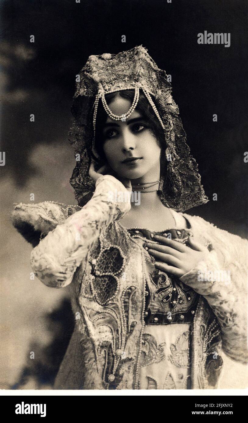 The celebrated french dancer and singer CLEO DE MERODE , lover of King  Leopold I of Belgium , photo by Reutlinger , Paris - Belle Epoque - Re  Leopoldo del Belgio -