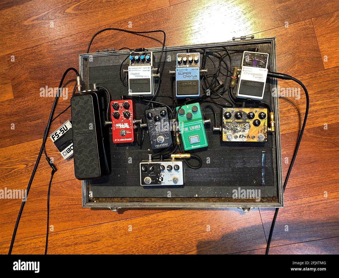 Professional pedal board, electric guitar pedal set. Some pedals are custom  made pedals. Some brands included are Ibanez, DVK technologies and Boss  Stock Photo - Alamy