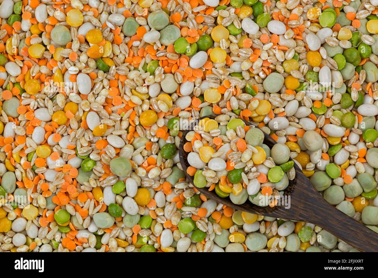 Mix of pearl barley, haricot beans, yellow green split peas, red split lentils, marrowfat peas, brown rice. Soup stew mix with pulses, grains. Rich in Stock Photo