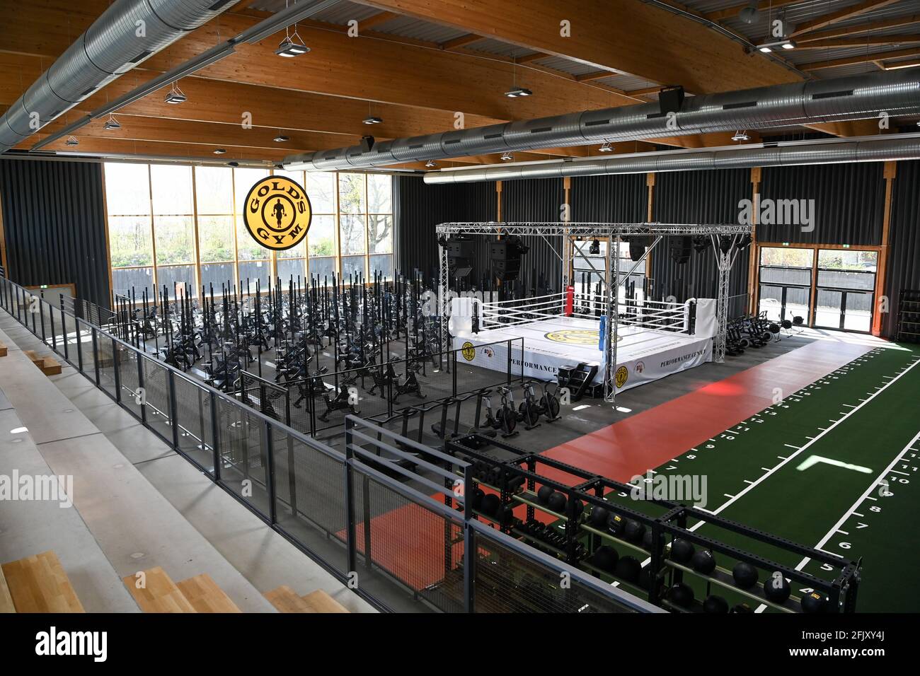 Golds gym hires stock photography and images Alamy