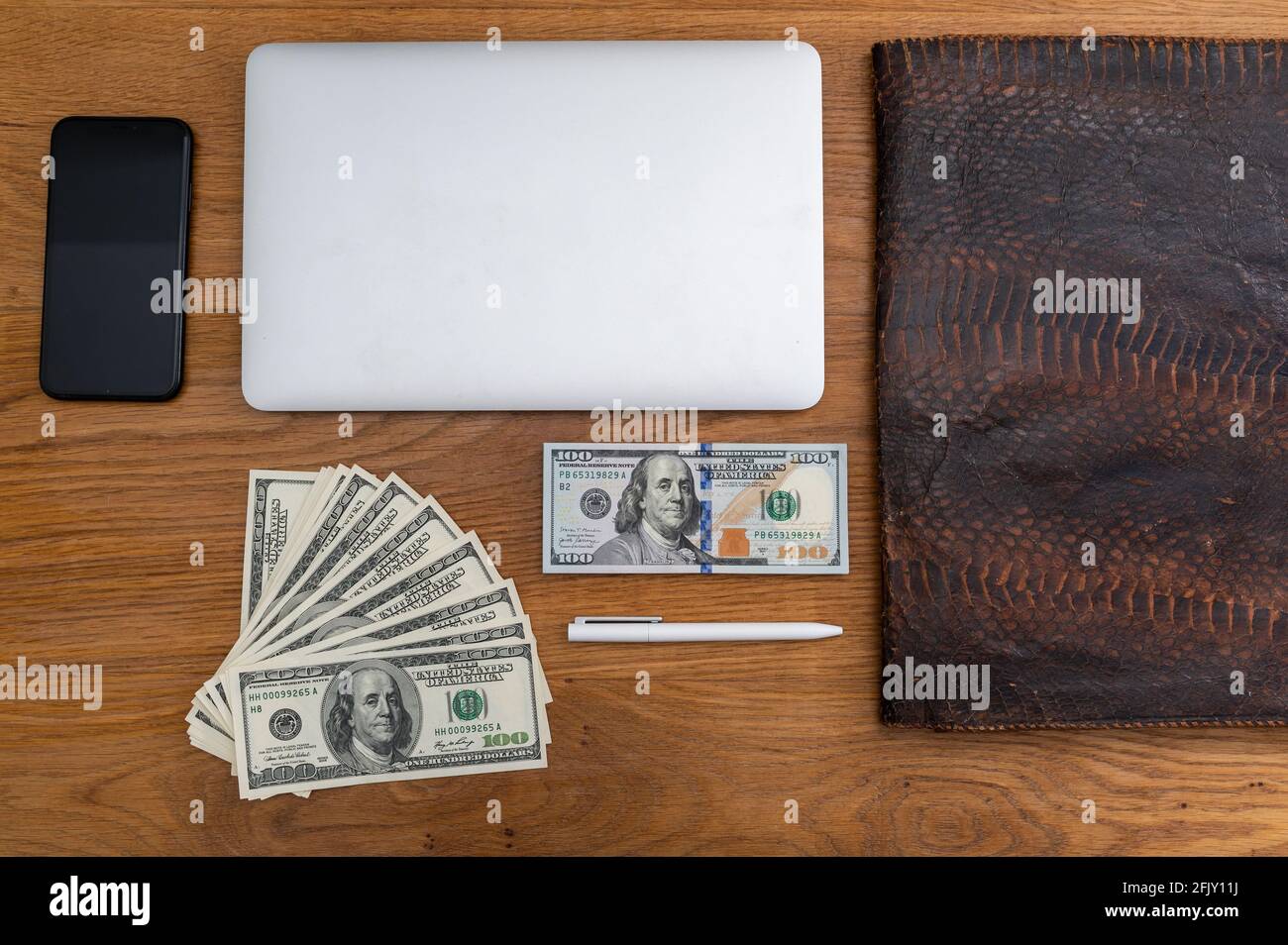 100 dollar laptop hi-res stock photography and images - Alamy