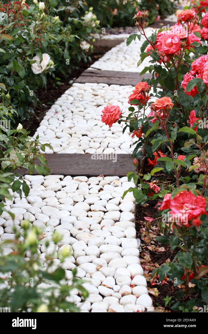 Stone Garden Roses Landscape Stones For Rose Garden 5 Creative Ideas To Transform Your