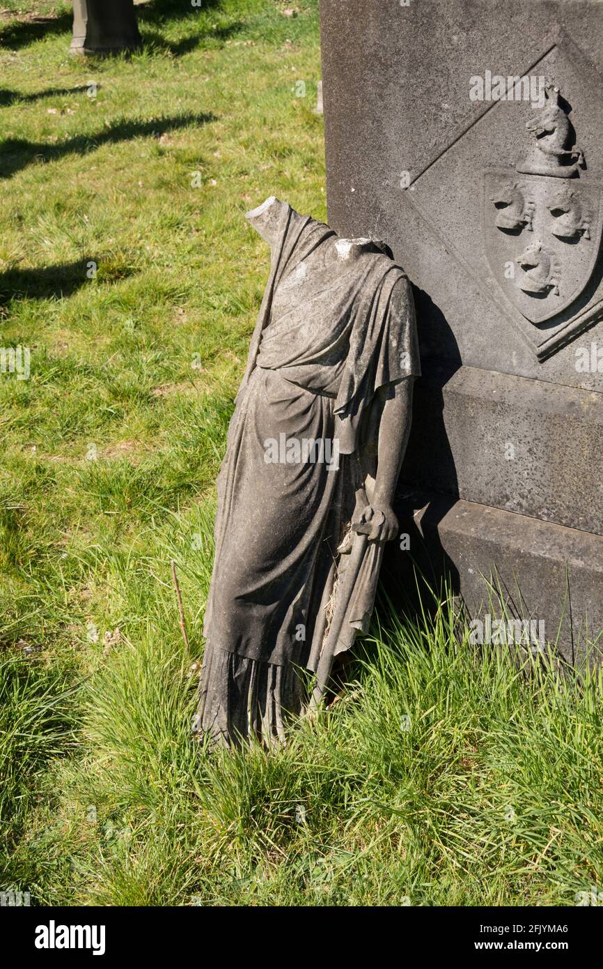 A vandalised headless statue in Putney Lower Common Cemetery, Lower Common, Lower Richmond Road, London, SW15, England, U.K. Stock Photo
