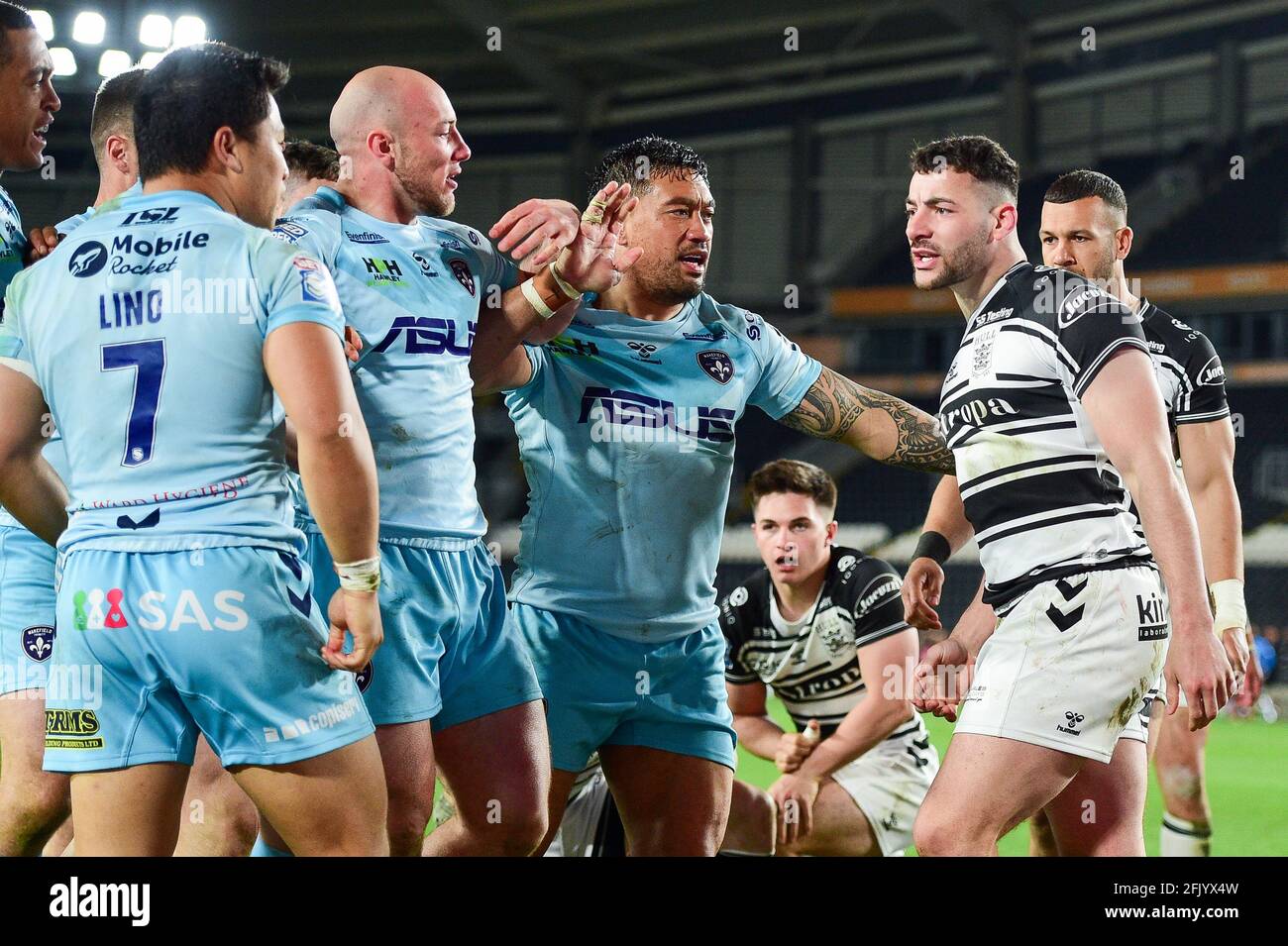 Kingston upon Hull, England - 23rd April 2021 - Wakefield Trinity's Mason Lino and Jake Connor (1) of Hull FC share different opinions during the Rugby League Betfred Super League Round 4 Hull FC vs Wakefield Trinity at KCOM Stadium, Kingston upon Hull, UK Stock Photo
