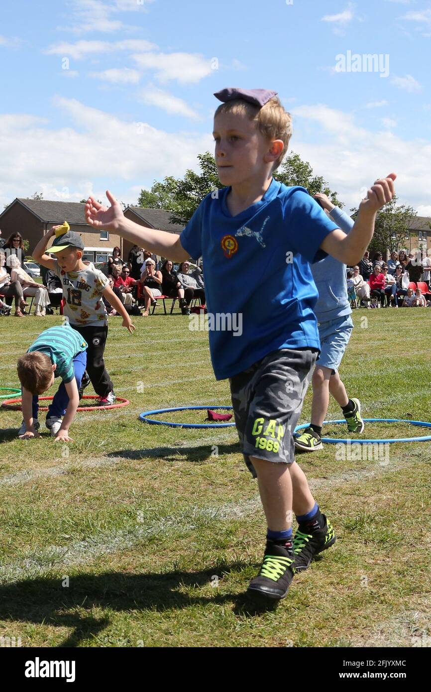 Muirhead Primary School Sports Day Ethan Gordon from P1 in the obstacle race Stock Photo